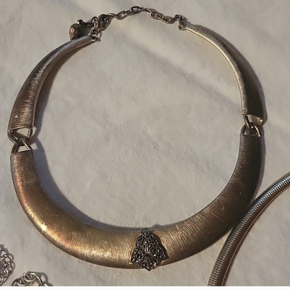 Vintage torque style necklaces - Picture 2 of 4